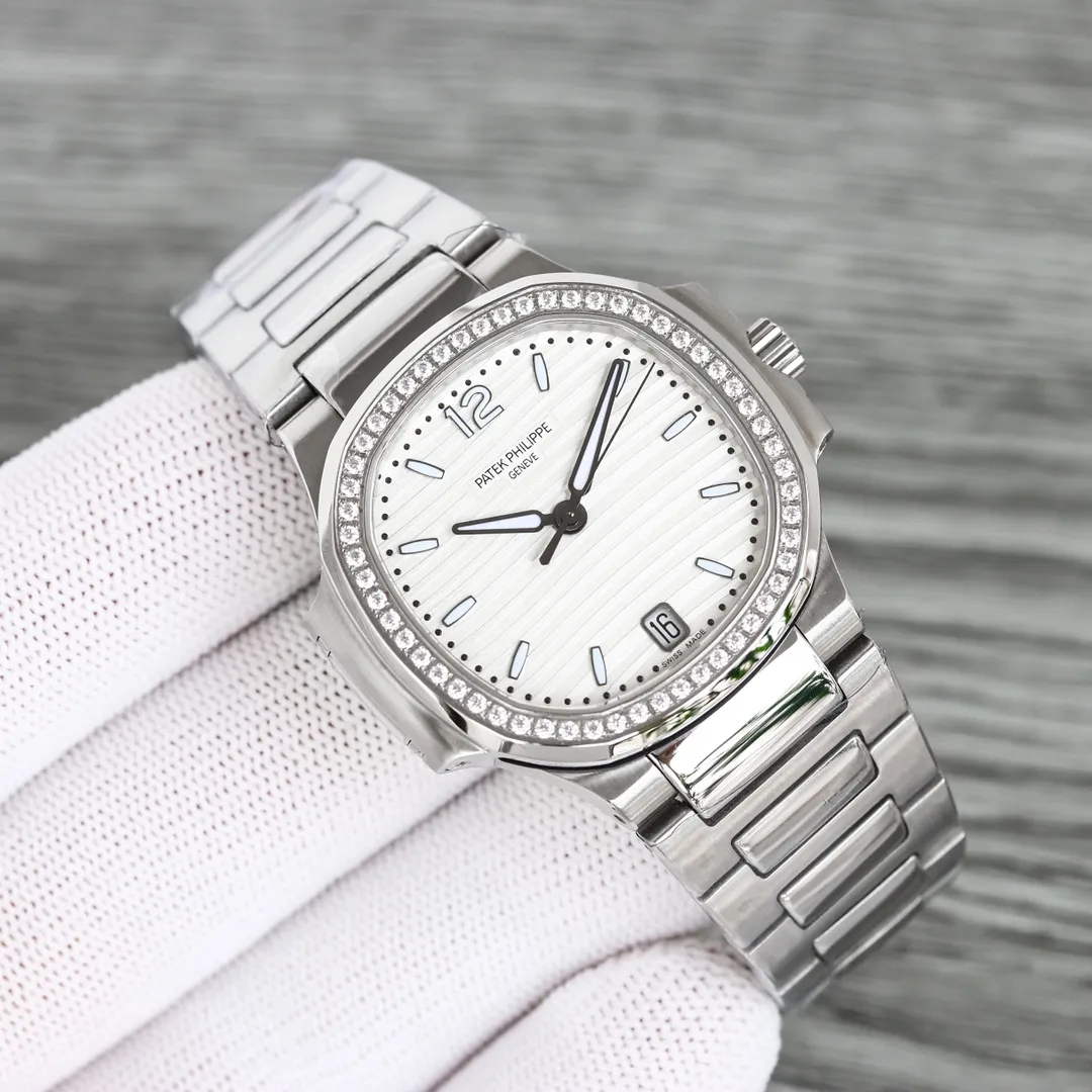 【Top Replica】💰5300! 【PATEK PHILIPPE】Superb work! ! ! Patek Philippe PP’s sporty and elegant Nautilus women’s watch PP14236 is here! R69 details: 1⃣️ Equipped with a customized version of 9015 machine-modified Cal.324sc automatic movement, with a kinetic energy storage of 45 hours and a vibration frequency of 28800 per hour. 2⃣️316L customized ergonomic watch strap! 3⃣️The size of the watch is 35.2MM, consistent with the original. 4⃣️Inlaid with 56 Swarovski crystal diamonds, the number of genuine diamonds is consistent. 5⃣️Double-sided anti-glare sapphire crystal glass. 6⃣️The literal color and luster are consistent with the original product. "No one can own a Patek Philippe, it's just for the next generation." Elegant and majestic, it perfectly interprets the fashion taste of working women, and it is elegant yet powerful and domineering. Ingenious masterpiece, welcome your tasting! #Nautiluswomen